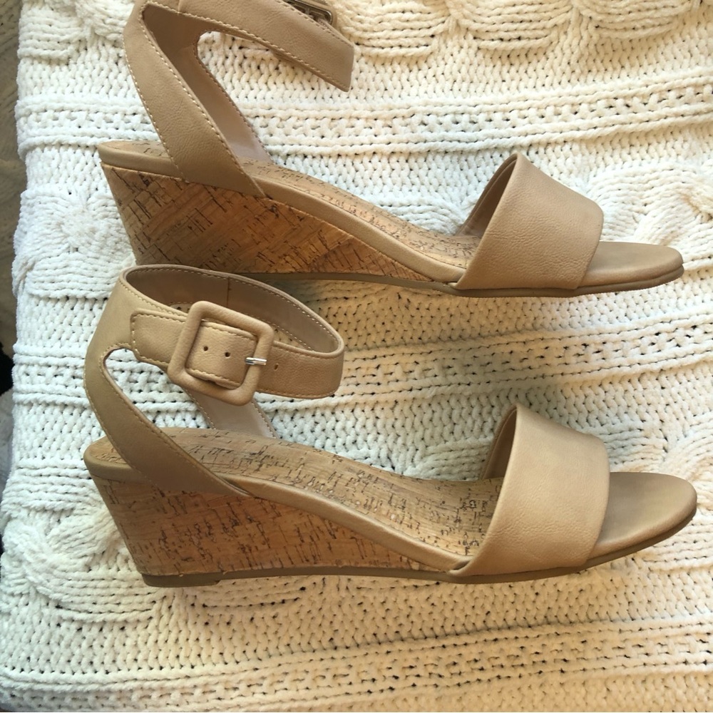 Women's Tan Wedge Sandals